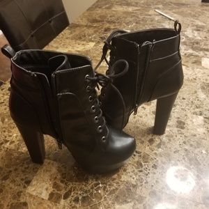 Size 8 pair of boots